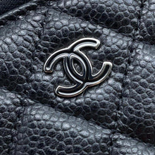 将图像加载到图库查看器中，CHANEL Matelasse Triple Zip Pouch Black Soft Caviar Leather

