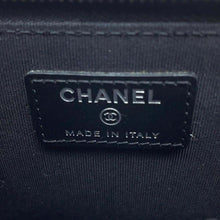 将图像加载到图库查看器中，CHANEL Matelasse Triple Zip Pouch Black Soft Caviar Leather

