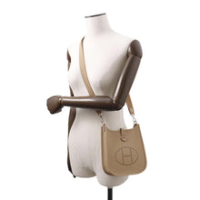 将图像加载到图库查看器中，HERMES Evelyne Short Beige MarfaエブリンTPM Taurillon Clemence Size TPM
