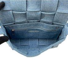 将图像加载到图库查看器中，Bottega Veneta Maxi INTRECCIATO Cassette Shoulder Bag Blue710188 Denim
