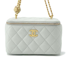 将图像加载到图库查看器中，CHANEL Matelasse Camellia Chain Vanity Bag Light BlueAP3301 Lambskin
