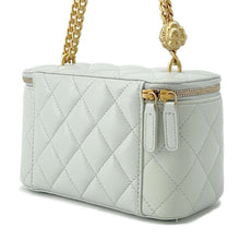 将图像加载到图库查看器中，CHANEL Matelasse Camellia Chain Vanity Bag Light BlueAP3301 Lambskin
