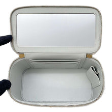 将图像加载到图库查看器中，CHANEL Matelasse Camellia Chain Vanity Bag Light BlueAP3301 Lambskin
