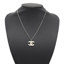 将图像加载到图库查看器中，CHANEL CC LogoNecklace Ivory Metal
