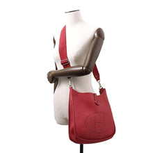 将图像加载到图库查看器中，HERMES Evelyne3 Ruby Taurillon Clemence Size PM
