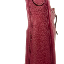 将图像加载到图库查看器中，HERMES Evelyne3 Ruby Taurillon Clemence Size PM
