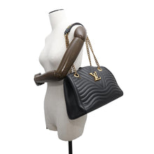 Load image into Gallery viewer, LOUIS VUITTON New Wave Chain Tote NoirM51496 Calf Leather
