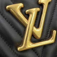 Load image into Gallery viewer, LOUIS VUITTON New Wave Chain Tote NoirM51496 Calf Leather
