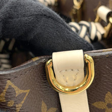 Load image into Gallery viewer, LOUIS VUITTON Montaigne Noir/CreamM45311 Monogram Size BB
