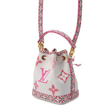 将图像加载到图库查看器中，LOUIS VUITTON Nano Noe RoseM82386 Monogram Visor Pool
