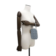 将图像加载到图库查看器中，Dior Lady Dior Cannage Phone Holder CloudBlueS0872ONMJ Lambskin
