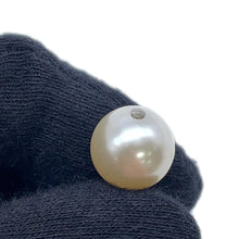 将图像加载到图库查看器中，CHANEL CC Logo Faux Pearl  Earrings SilverA36138 Metal
