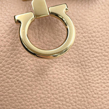将图像加载到图库查看器中，Ferragamo Gancini The Studio Bucket Amaretti Beige212892 Leather
