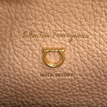 将图像加载到图库查看器中，Ferragamo Gancini The Studio Bucket Amaretti Beige212892 Leather

