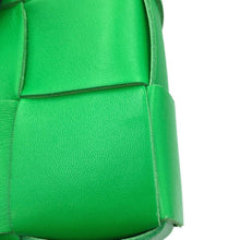 将图像加载到图库查看器中，Bottega Veneta Maxi INTRECCIATO Cassette Phone Pouch Parakeet730541 Calf Leather

