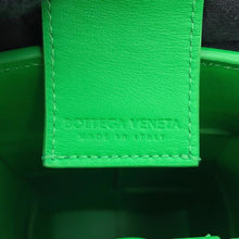 将图像加载到图库查看器中，Bottega Veneta Maxi INTRECCIATO Cassette Phone Pouch Parakeet730541 Calf Leather

