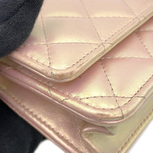 将图像加载到图库查看器中，CHANEL Matelasse Chain wallet MetalicPink Lambskin
