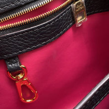 将图像加载到图库查看器中，LOUIS VUITTON Capucines NoirM94755 Taurillon Leather Size BB
