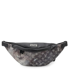 Load image into Gallery viewer, LOUIS VUITTON Discovery Bumback NoirM44444 Monogram / Galaxy
