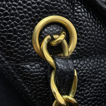 将图像加载到图库查看器中，CHANEL Matelasse Turnlock Chain Tote Black Caviar Leather
