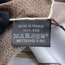 将图像加载到图库查看器中，HERMES Carre Projets Carres scarf Project Carre Size 140 Pearl Grey/Taupe Grey/Acajou Silk100%
