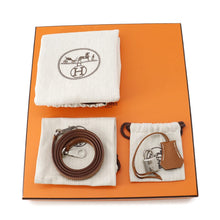 Load image into Gallery viewer, HERMES Kelly Retourne Gold Togo Leather Size 25
