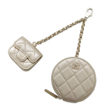将图像加载到图库查看器中，CHANEL Matelasse Airpods Case 2024 Year Gift Gold Leather
