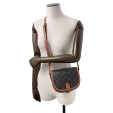 Load image into Gallery viewer, CELINE Falco Shoulder Bag Tan191502BZJ.04LU PVC Leather Size Medium
