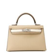 将图像加载到图库查看器中，HERMES Mini Kelly Do Tricolor Trench/Craie/Etoupe Epsom Size Mini
