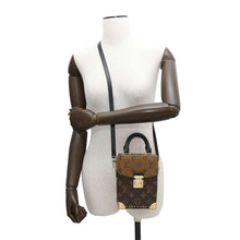 将图像加载到图库查看器中，LOUIS VUITTON Camera box NoirM82465 Monogram Monogram Reverse Canvas
