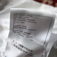 Load image into Gallery viewer, CHANEL Tweed vest Size 34 Red/BeigeP77367 V69283 Mohair 43% Wool 41% Polyester9% Nylon5% Linen2%
