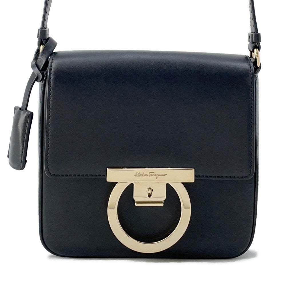 Ferragamo Gancini Shoulder Bag Black21 O009 Leather