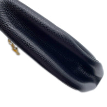 Load image into Gallery viewer, HERMES Trim Black Courchevel Size 31
