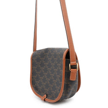 将图像加载到图库查看器中，CELINE Triomphe Falco Shoulder Bag Tan191502BZJ.04LU PVC Leather Size Medium
