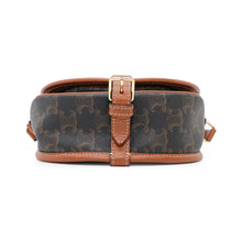 将图像加载到图库查看器中，CELINE Triomphe Falco Shoulder Bag Tan191502BZJ.04LU PVC Leather Size Medium
