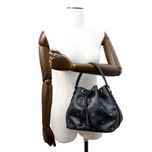 将图像加载到图库查看器中，MCM Drawstring Shoulder Bag Black Leather
