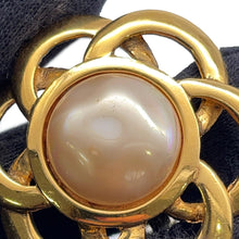 Load image into Gallery viewer, CHANEL Flower motif Earring Gold Gold Plated
