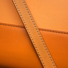 将图像加载到图库查看器中，BURBERRY Pocket Bag 2WAY Handbag Orange Leather
