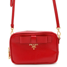 将图像加载到图库查看器中，PRADA Camera Shoulder Bag Red Patent Leather
