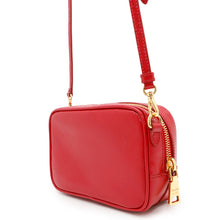 将图像加载到图库查看器中，PRADA ★Camera Shoulder Bag Red Patent Leather

