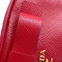 将图像加载到图库查看器中，PRADA Camera Shoulder Bag Red Patent Leather

