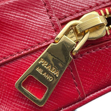 将图像加载到图库查看器中，PRADA ★Camera Shoulder Bag Red Patent Leather
