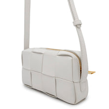 将图像加载到图库查看器中，Bottega Veneta Maxi INTRECCIATO Cassette Shoulder Bag White755031 Leather Size Mini
