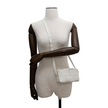 将图像加载到图库查看器中，Bottega Veneta Maxi INTRECCIATO Cassette Shoulder Bag White755031 Leather Size Mini
