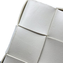 将图像加载到图库查看器中，Bottega Veneta Maxi INTRECCIATO Cassette Shoulder Bag White755031 Leather Size Mini
