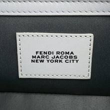 将图像加载到图库查看器中，FENDI Marc Jacobs collaboration Mamma Bucket White8BR600 Leather
