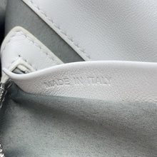 将图像加载到图库查看器中，FENDI Marc Jacobs collaboration Mamma Bucket White8BR600 Leather

