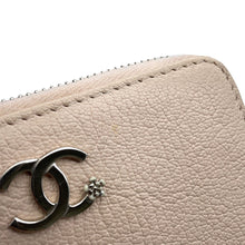 将图像加载到图库查看器中，CHANEL Lucky Flower Round Zip Coin Purse PinkA81648 Leather

