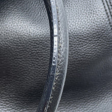 将图像加载到图库查看器中，CHANEL Executive 2WAY Tote Black Leather
