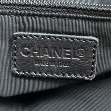 将图像加载到图库查看器中，CHANEL Executive 2WAY Tote Black Leather
